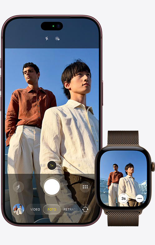 Parte da frente do iPhone 18 Pro, câmera em uso para capturar dois homens com o céu azul ao fundo, ao lado do Apple Watch Ultra 3 com o app Controle da Câmera aberto