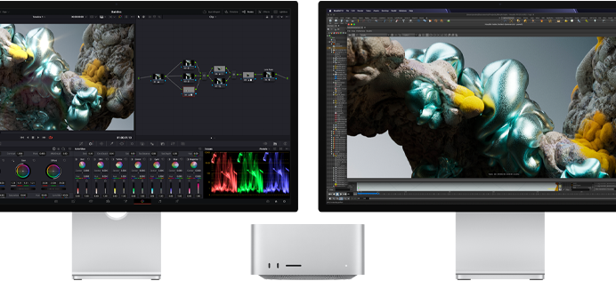 Studio Display monitor ja Studio Display XDR monitor, kumbki Mac Studio ühel küljel, ekraanidel on kunstniku töölaud, 3D-mudelite tarkvara ja tööriistad