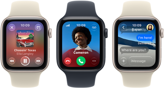 Trei dispozitive Apple Watch SE 3 unul lângă altul, unul afișând aplicația Apple Music, unul afișând un apel telefonic primit și unul afișând un schimb de mesaje