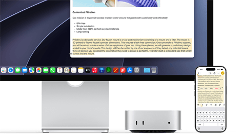 Mac mini, вид спереду, розміщений під Studio Display, iPhone розташовано праворуч від пристрою та дисплея, виділений текст із командами «Вирізати», «Копіювати», «Вставити» та «Автозаповнення» вгорі на iPhone, такий самий виділений текст на дисплеї — демонстрація універсального буфера обміну