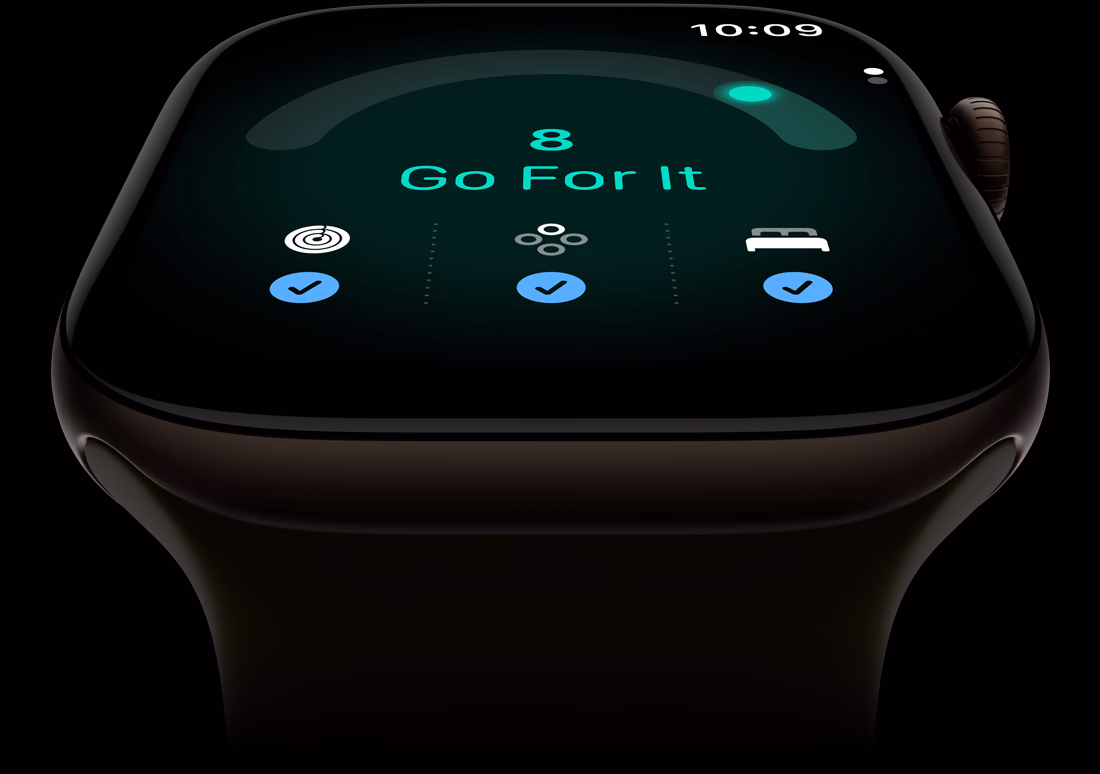 Apple Watch Series 12，深古銅色鋁金屬錶殼，配搭橄欖色運動錶帶，螢幕顯示身體狀態分數為 8 分，機身右側有數碼錶冠
