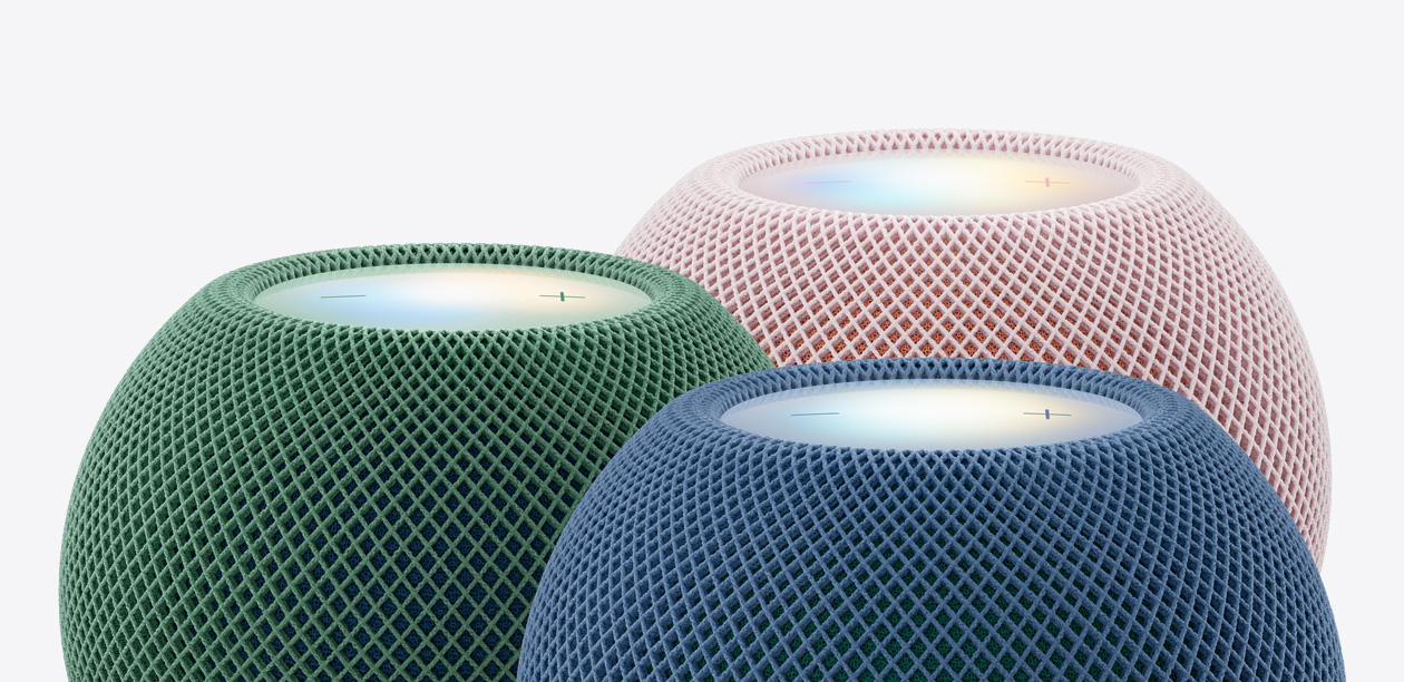 ลำโพง HomePod mini 2 สามตัว, สีเขียว, สีน้ำเงิน, สีชมพู, ภาพระยะใกล้ของภายนอกด้านบน, ผ้าตาข่ายอะคูสติกแบบทอ, พื้นผิวระบบสัมผัสที่ส่องสว่าง